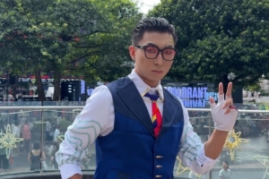 米兰体育app入口-王师傅cos尚博勒“吓”到郭艾伦 两人活动中单挑